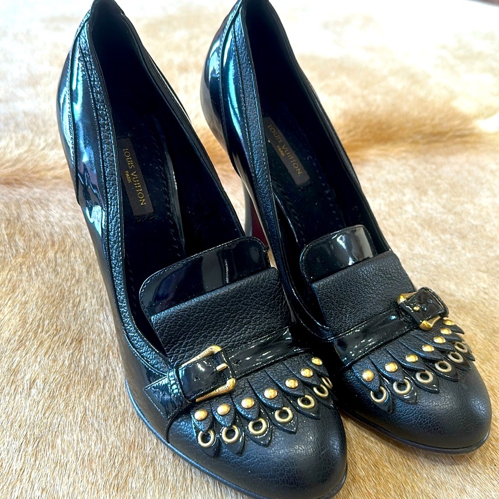 100% Authentic Louis Vuitton Black
Balmoral Brogue Size 38